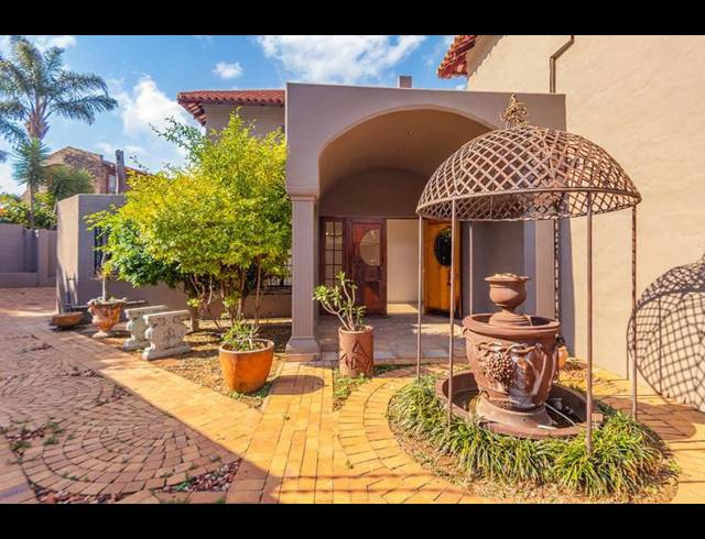 5 BEDROOM HOUSE FOR SALE IN WATERKLOOF